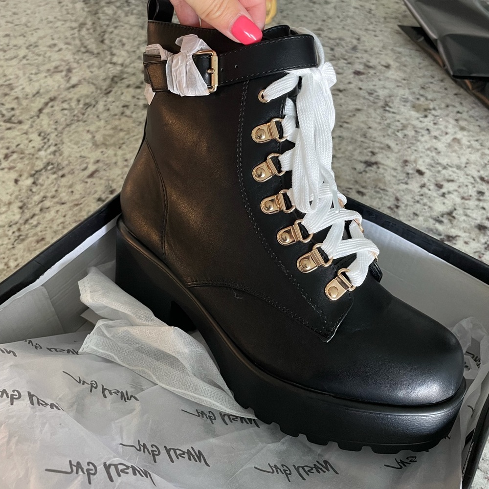 ✨SOLD✨Chunky Nasty Gal boots